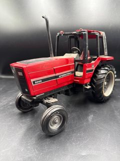 ERTL International 5088 Diecast Tractor With Farm Trailer - Image 4