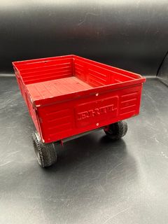 ERTL International 5088 Diecast Tractor With Farm Trailer - Image 8