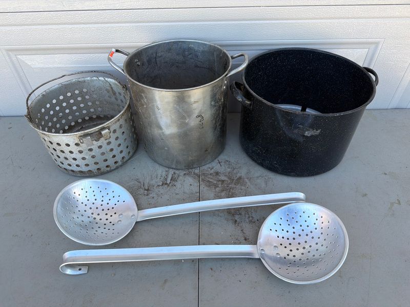 Outdoor Seafood Boil Stockpot Set with Strainer Basket and Skimmers - Image 1