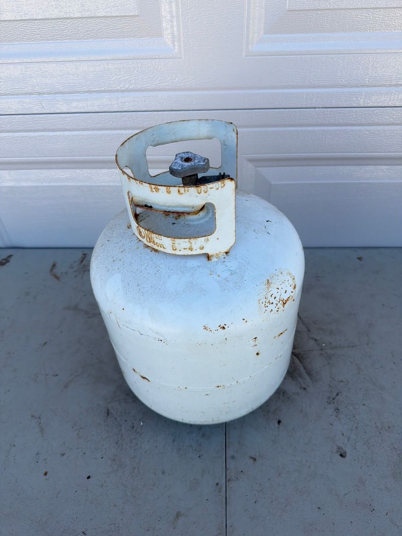 Standard 20 lb Portable LP Propane Gas Cylinder Tank - Image 1