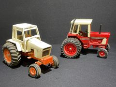 Ertl Tractor Pair - Image 1