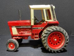 Ertl Tractor Pair - Image 4