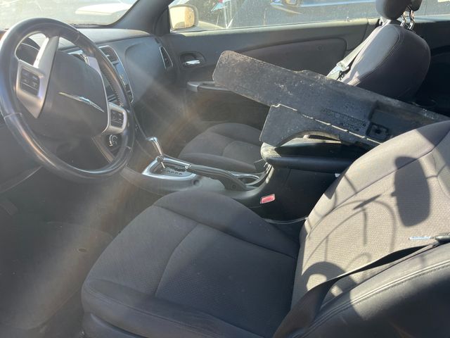 2013 Chrysler 200 photo 3 of 6