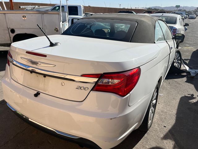 2013 Chrysler 200 photo 6 of 6