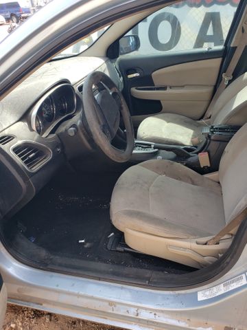 2012 Chrysler 200 photo 5 of 5