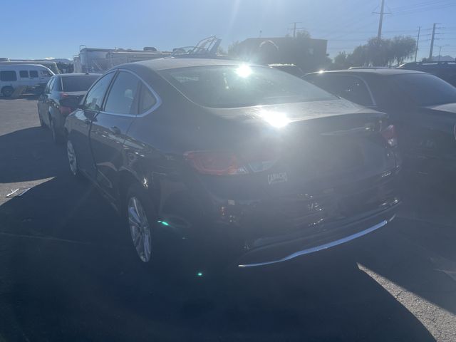 2016 Chrysler 200 photo 5 of 6