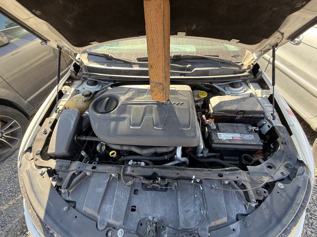 2015 CHRYSLER 200 photo 9 of 12