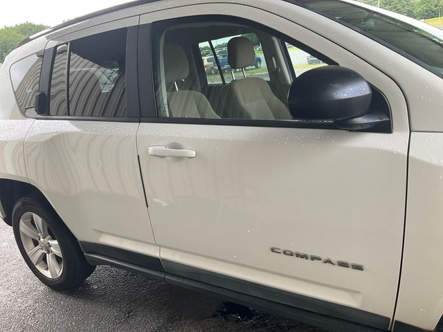 2012 JEEP Compass photo 4 of 13