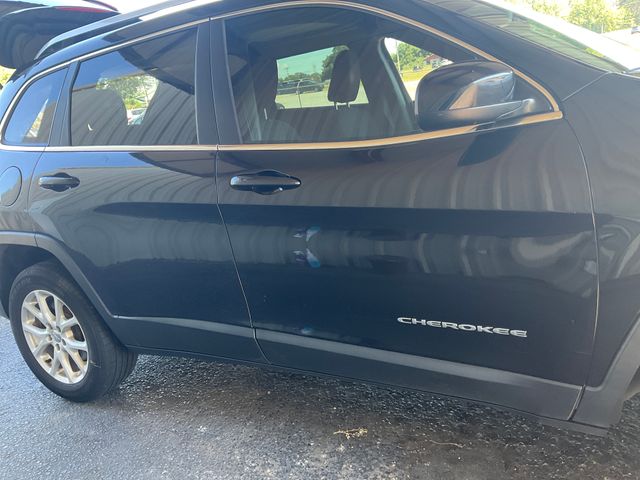 2015 JEEP Cherokee photo 4 of 14