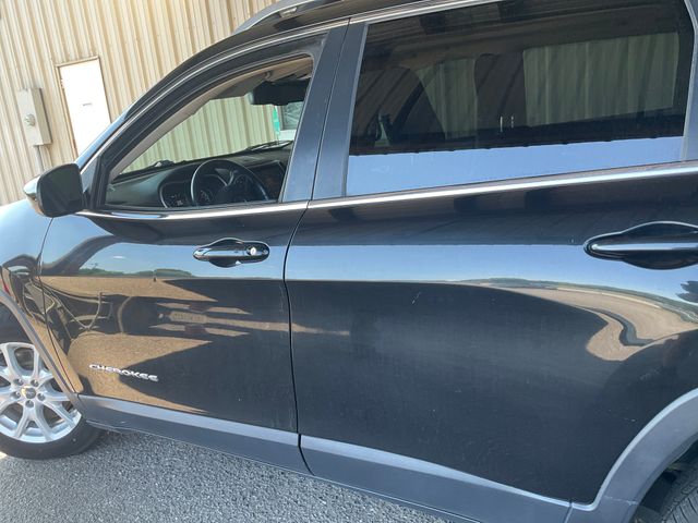 2015 JEEP Cherokee photo 8 of 14