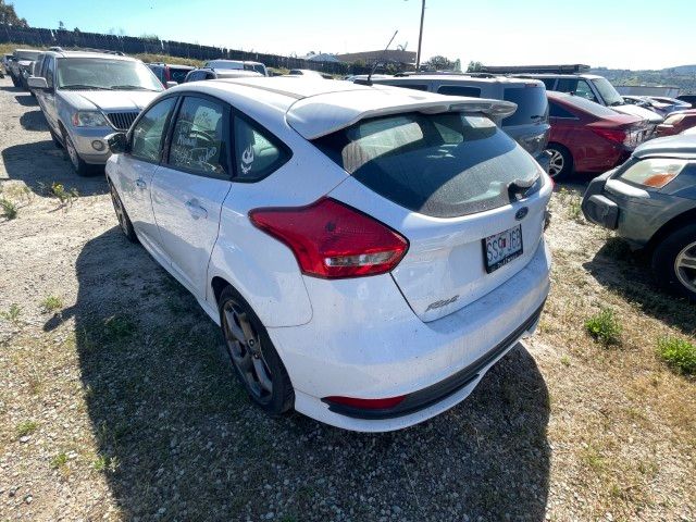 2018 Ford *Video* Focus photo 2 of 5