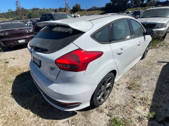 2018 Ford *Video* Focus photo 3 of 5