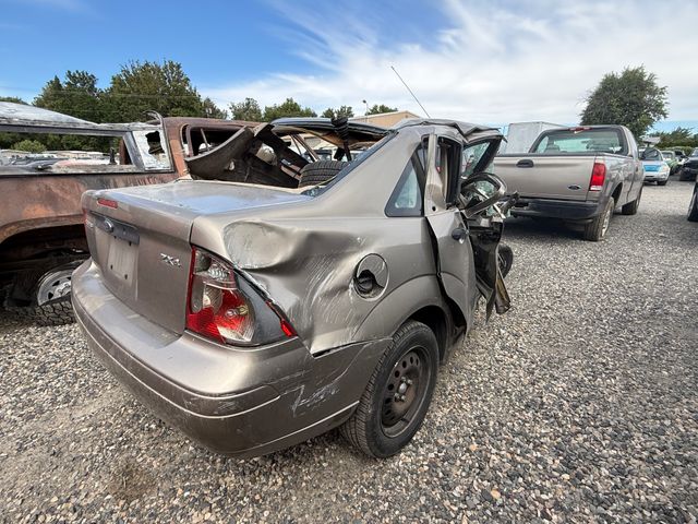2005 FORD Focus photo 4 of 6