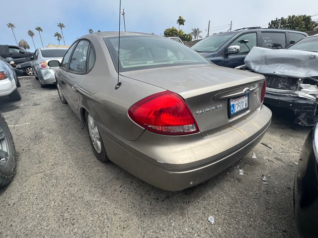2007 Ford Taurus photo 2 of 5