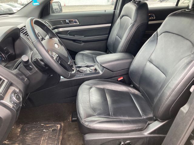2016 FORD Explorer photo 15 of 18