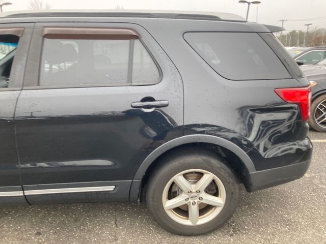 2016 FORD Explorer photo 3 of 18