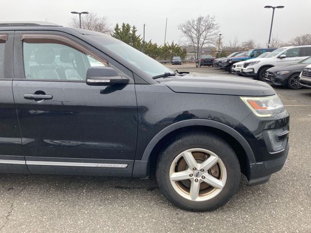 2016 FORD Explorer photo 7 of 18