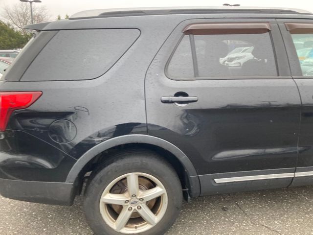2016 FORD Explorer photo 5 of 18