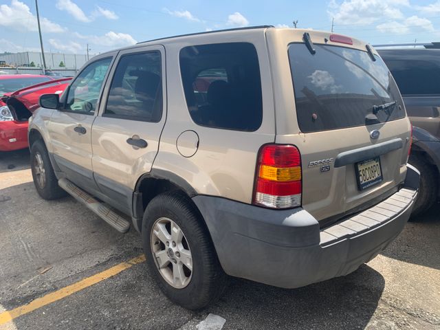 2007 FORD Escape photo 3 of 4