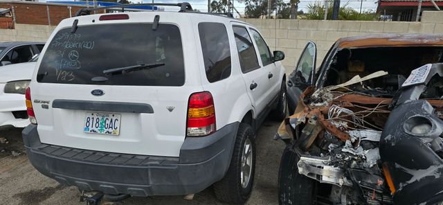 2005 Ford Escape photo 3 of 4