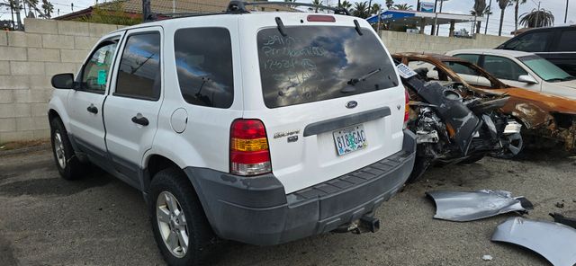 2005 Ford Escape photo 2 of 4
