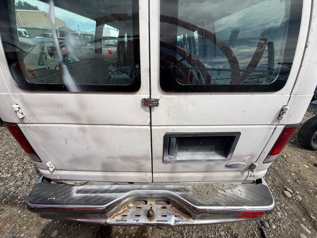 2001 FORD E-250 photo 10 of 13