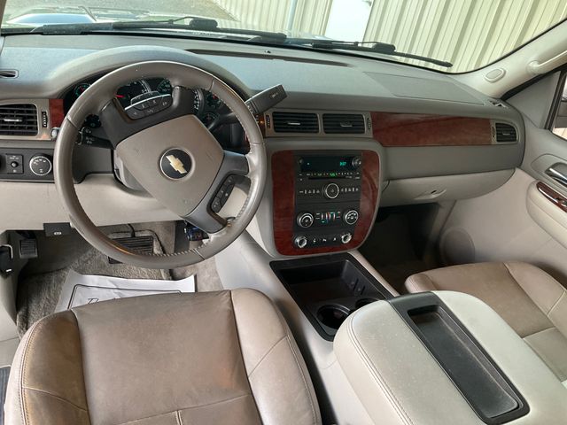 2009 CHEVROLET Suburban photo 13 of 14