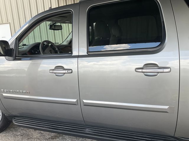 2009 CHEVROLET Suburban photo 8 of 14