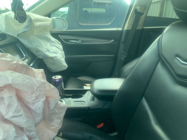 2017 CADILLAC XT5 photo 2 of 7