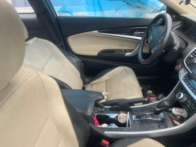 2013 HONDA Accord photo 3 of 9