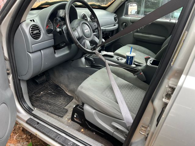 2005 JEEP Liberty photo 5 of 5