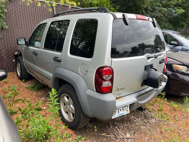 2005 JEEP Liberty photo 4 of 5