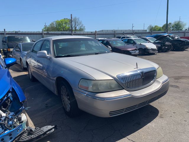 2003 LINCOLN Town Car photo 2 of 6