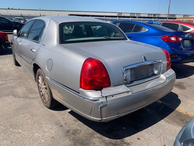 2003 LINCOLN Town Car photo 5 of 6