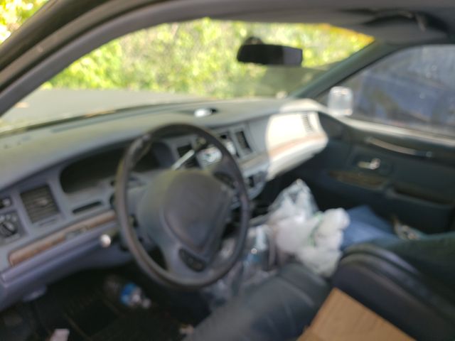 1997 LINCOLN Town Car photo 7 of 8