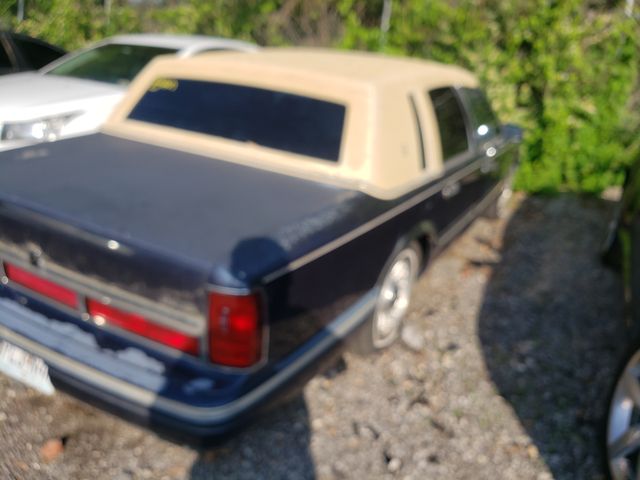 1997 LINCOLN Town Car photo 5 of 8