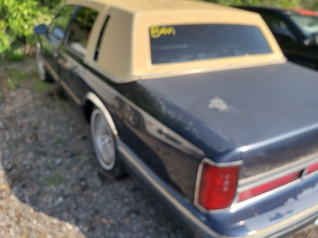 1997 LINCOLN Town Car photo 6 of 8