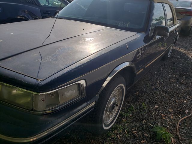 1997 LINCOLN Town Car photo 1 of 8