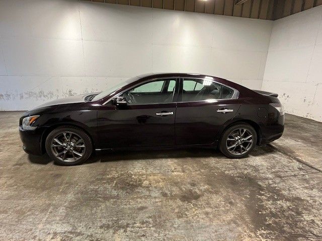 2014 NISSAN Maxima photo 2 of 18