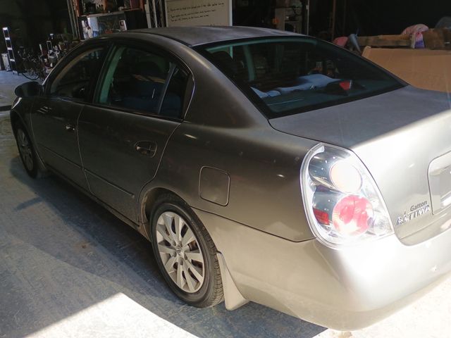 2006 NISSAN Altima photo 2 of 15