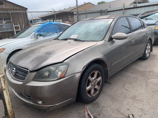 2005 NISSAN Altima photo 1 of 4