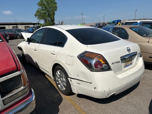 2010 NISSAN Altima photo 4 of 4