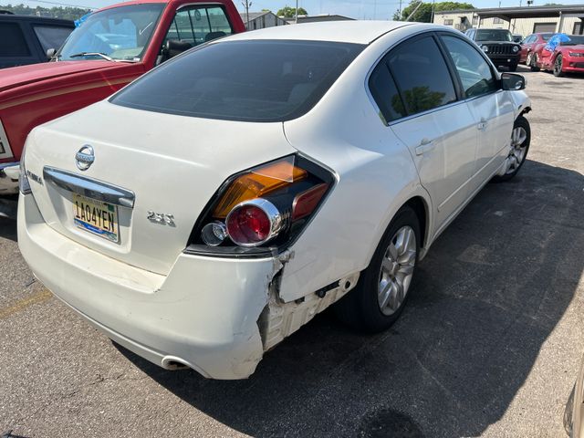 2010 NISSAN Altima photo 3 of 4