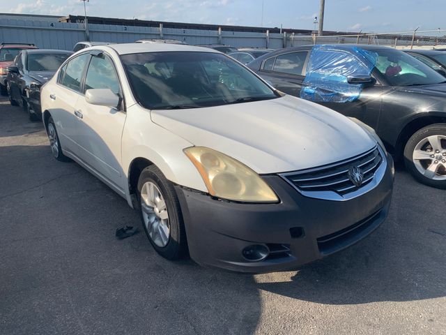 2011 NISSAN Altima photo 2 of 6