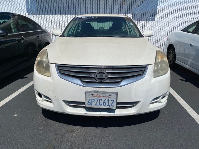 2011 NISSAN Altima photo 2 of 22