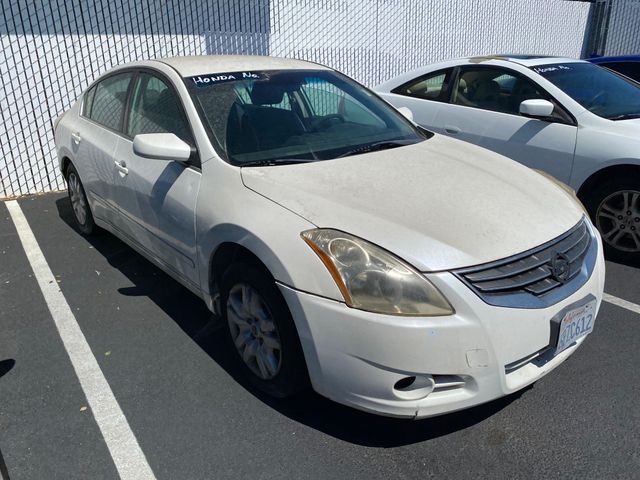 2011 NISSAN Altima photo 4 of 22