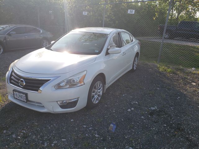 2013 NISSAN Altima photo 1 of 6