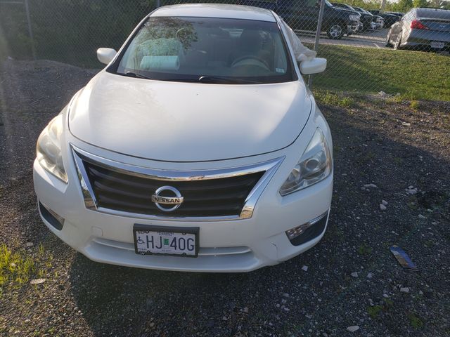 2013 NISSAN Altima photo 2 of 6