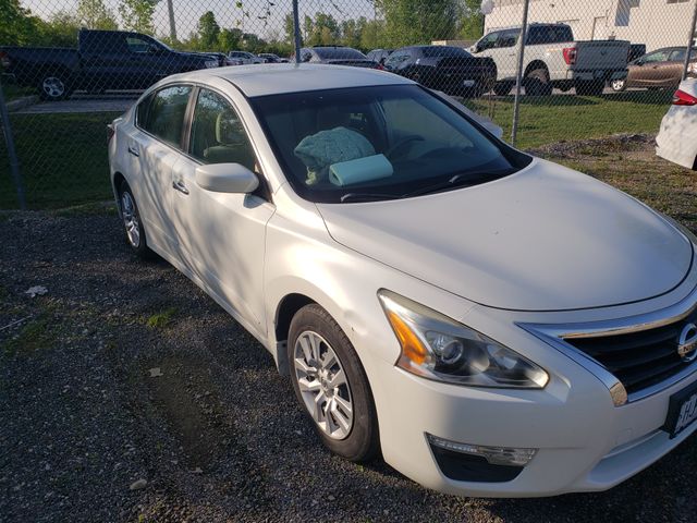 2013 NISSAN Altima photo 3 of 6