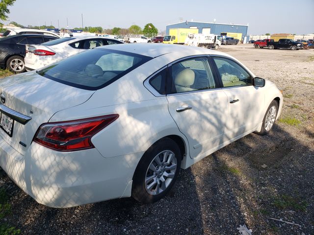 2013 NISSAN Altima photo 4 of 6